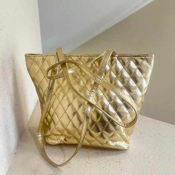 Unbranded Vintage Gold Quilted Large Tote Bag Handbag Medusa metal logo‎ bag - Picture 4 of 12